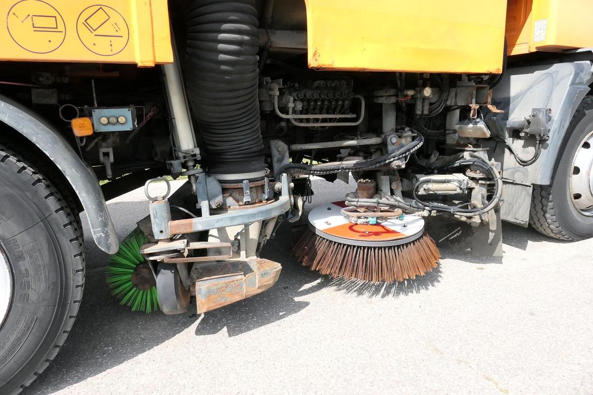 Gebraucht MAN LE 1608 KOMMUNAL KROLL BY SFZ - Rechtslenker