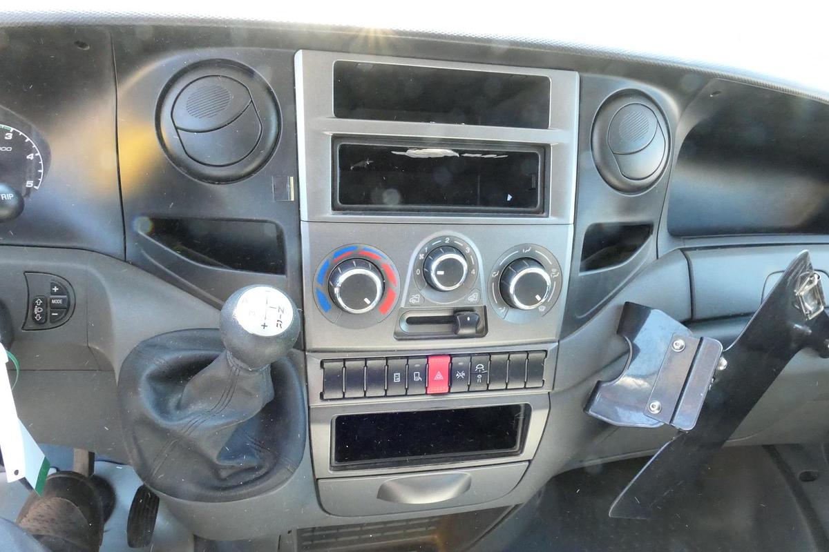 Gebraucht Iveco Daily 35 S11 C30C AUTOMATIK KAMERA Regale LUFT DURCHGANG EURO-5 CoC