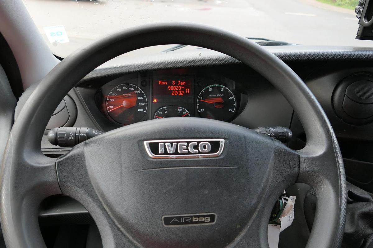 Gebraucht Iveco Daily 35 S11 C30C KURZ AUTOMATIK KAMERA Regale LUFT DURCHGANG EURO-5 CoC