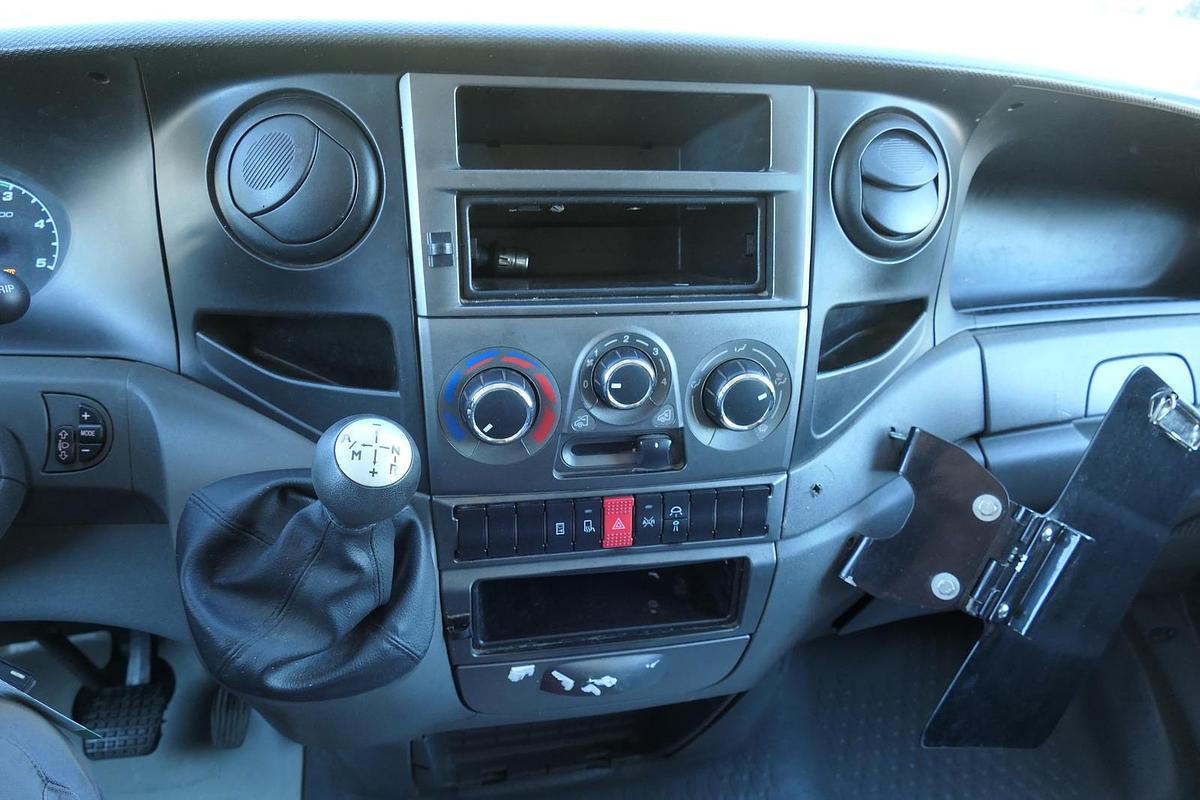 Gebraucht Iveco Daily 35 S11 C30C AUTOMATIK KAMERA Regale LUFT DURCHGANG EURO-5 CoC