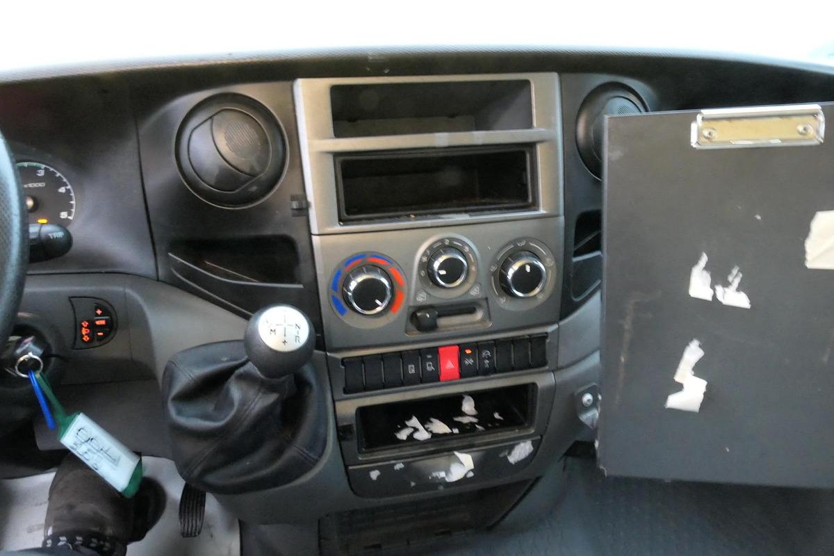 Gebraucht Iveco Daily 35 S11 C30C AUTOMATIK KAMERA Regale LUFT DURCHGANG EURO-5 CoC