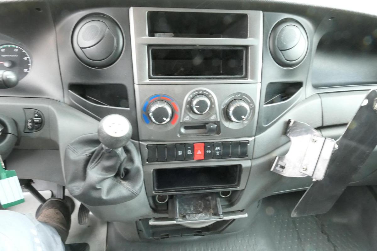 Gebraucht Iveco Daily 35 S11 C30C AUTOMATIK KAMERA Regale LUFT DURCHGANG EURO-5 CoC