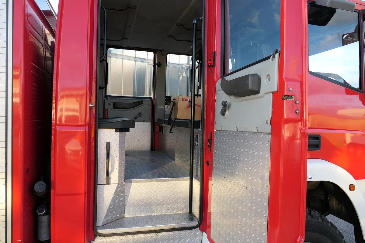 Gebraucht Iveco FF 95 E LF 8 DoKa AHK 4X4 SFZ FEUERWEHR Einzelbereifung!!