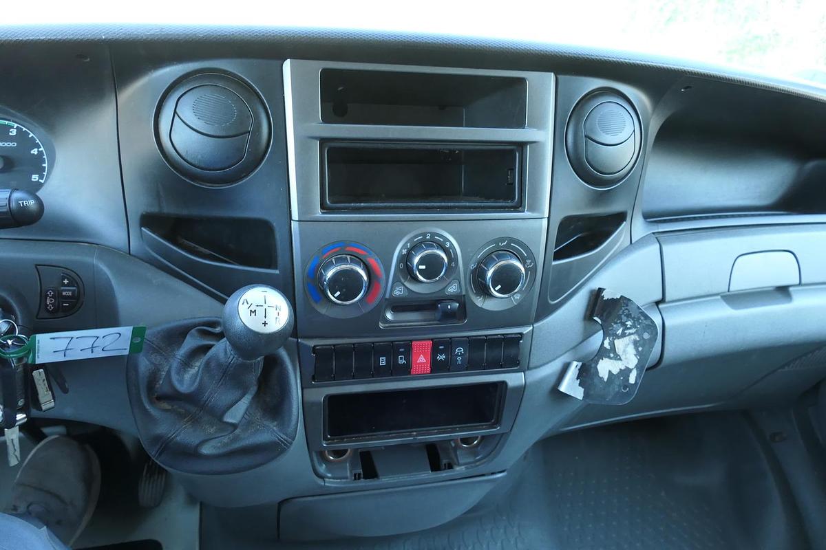 Gebraucht Iveco Daily 35 S11 C30C AUTOMATIK KAMERA Regale LUFT DURCHGANG EURO-5 CoC