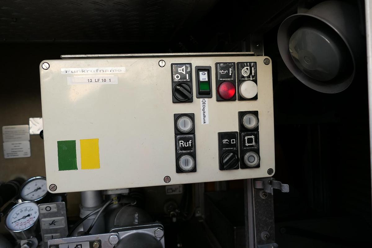 Gebraucht Iveco FF 95 E LF 8 DoKa AHK 4X4 SFZ FEUERWEHR Einzelbereifung!!