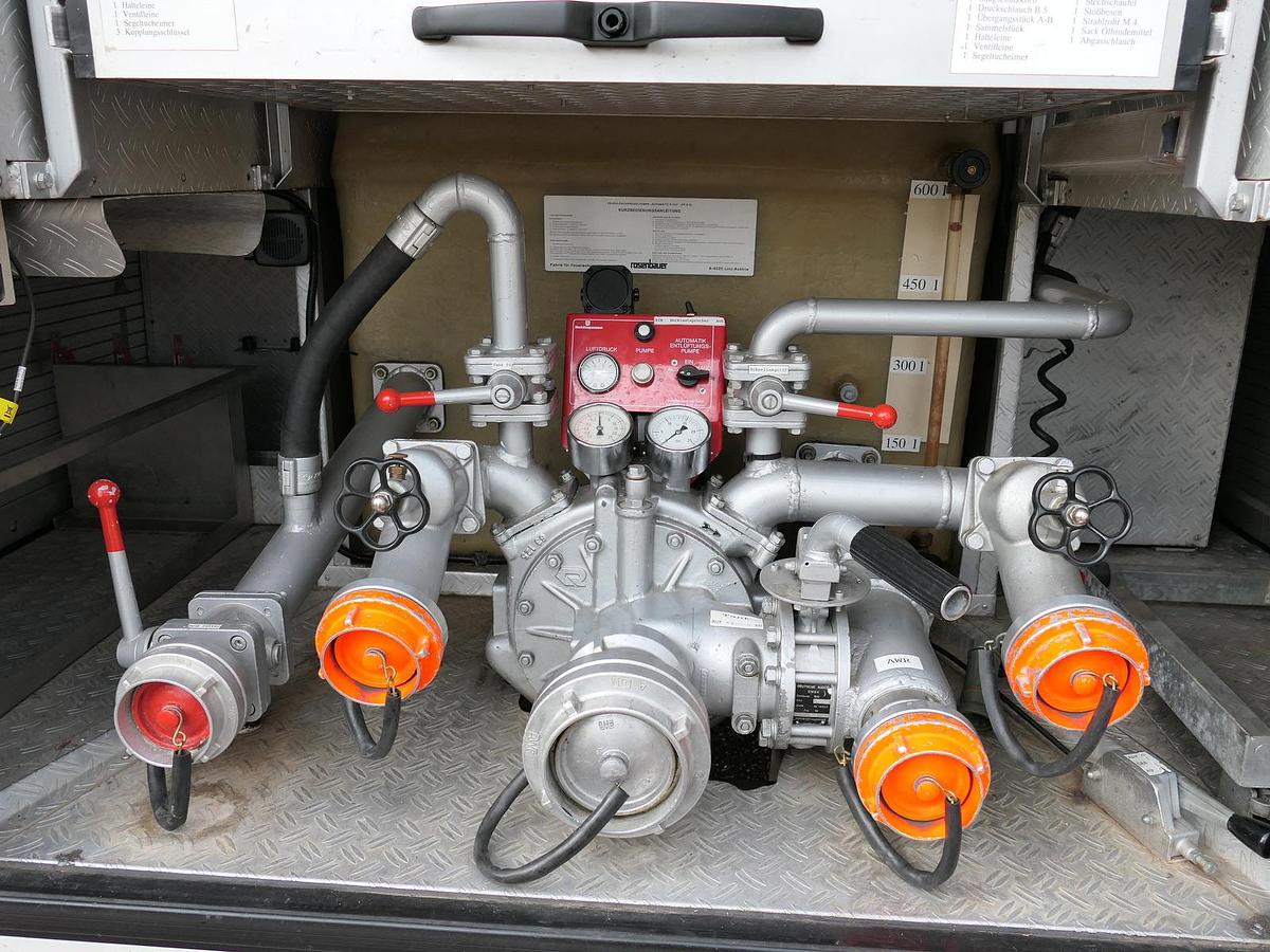 Gebraucht Mercedes-Benz 814 D LF 8/6 DoKa AHK Löschwassertank 600L Schlingmann