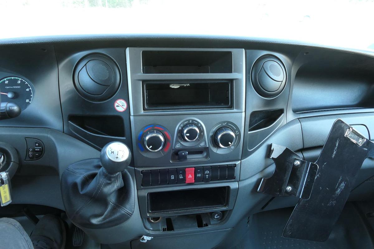 Gebraucht Iveco Daily 35 S11 C30C AUTOMATIK KAMERA Regale LUFT DURCHGANG EURO-5 CoC