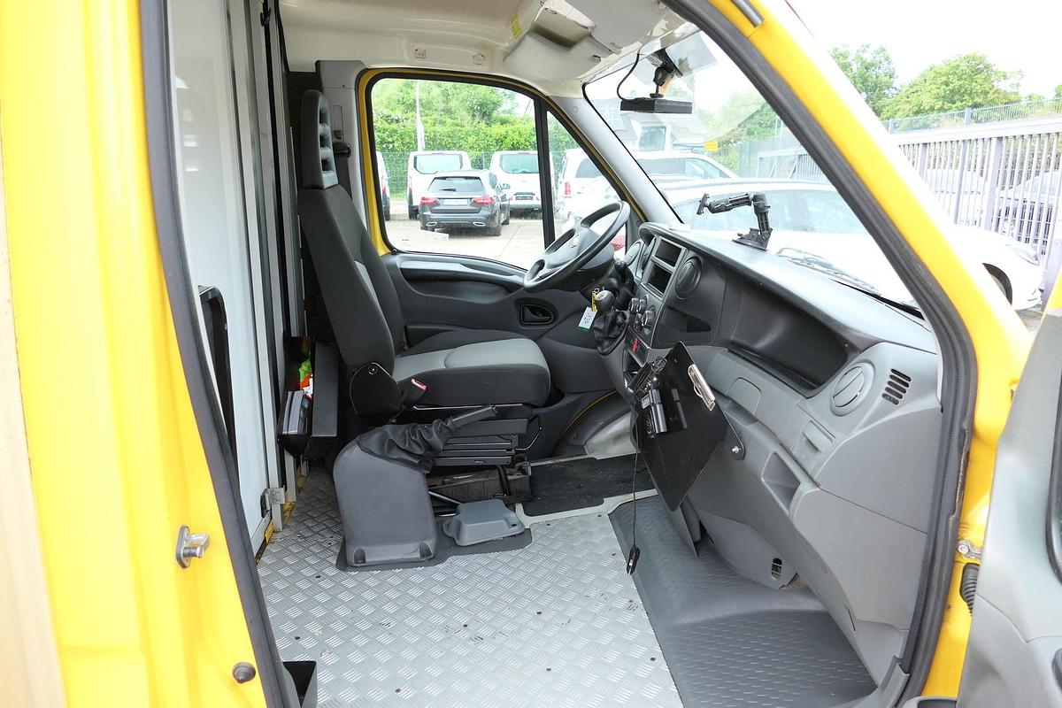 Gebraucht Iveco Daily 35 S11 C30C Kurz AUTOMATIK KAMERA Regale LUFT DURCHGANG EURO-5 CoC