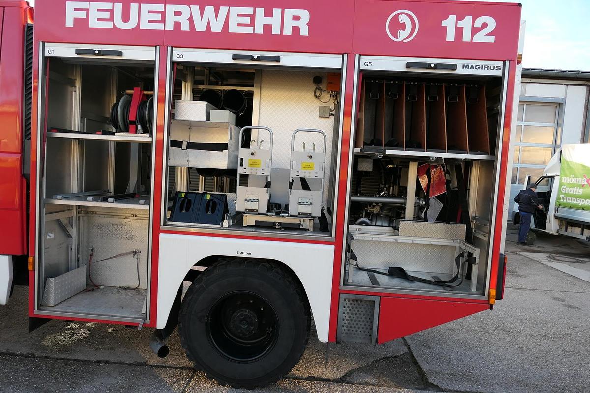 Gebraucht Iveco FF 95 E LF 8 DoKa AHK 4X4 SFZ FEUERWEHR Einzelbereifung!!