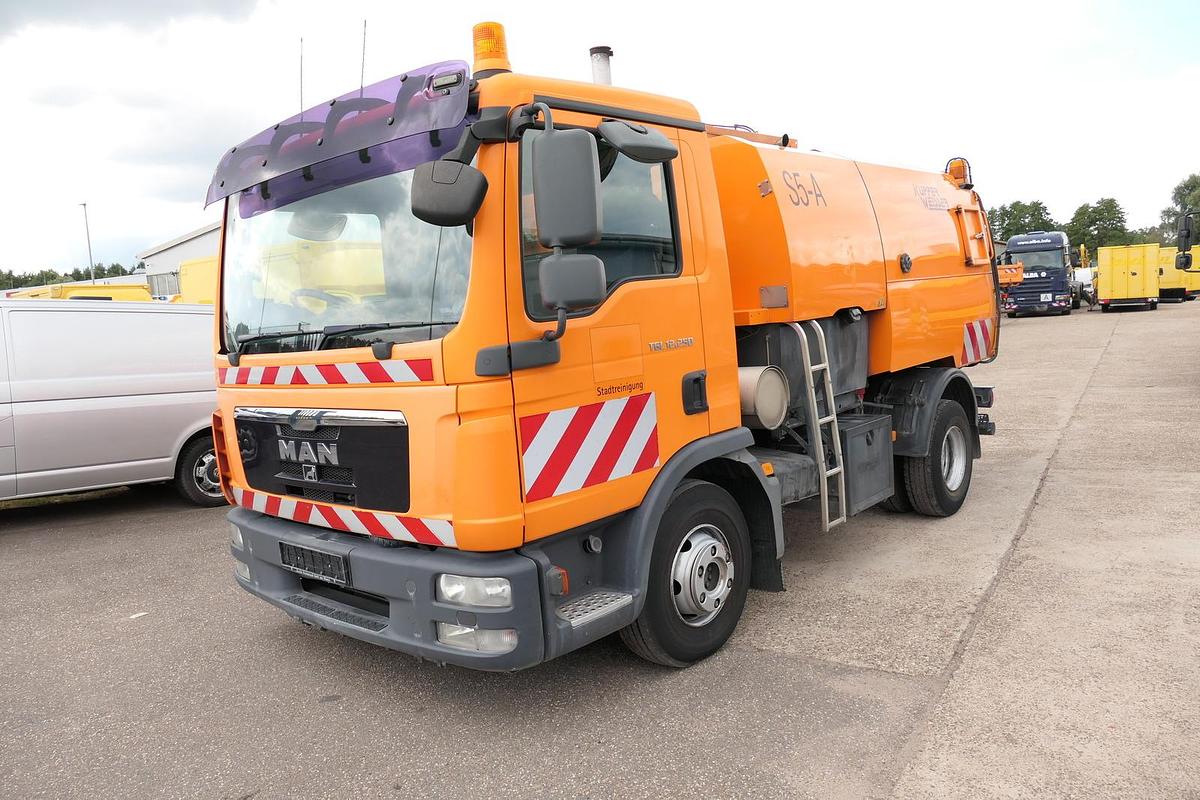 Gebraucht MAN TGL 12.250 4x2 BL Kehrmaschine