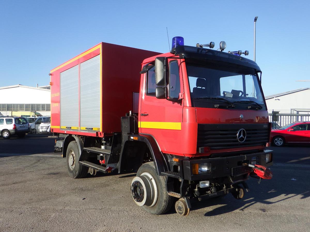 Gebraucht Mercedes-Benz 1124AF 4x4 ZW Feuerwehr Zweiwege Schienenverkehr Lenkachse - AHK - Seilwinde - SFZ