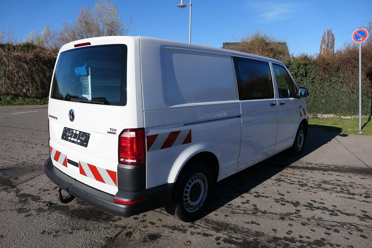 Gebraucht Volkswagen T6 Transporter 2.0 TDI lang 4Motion 3Sitzer AHK Werkstatteinbauten - KLIMA