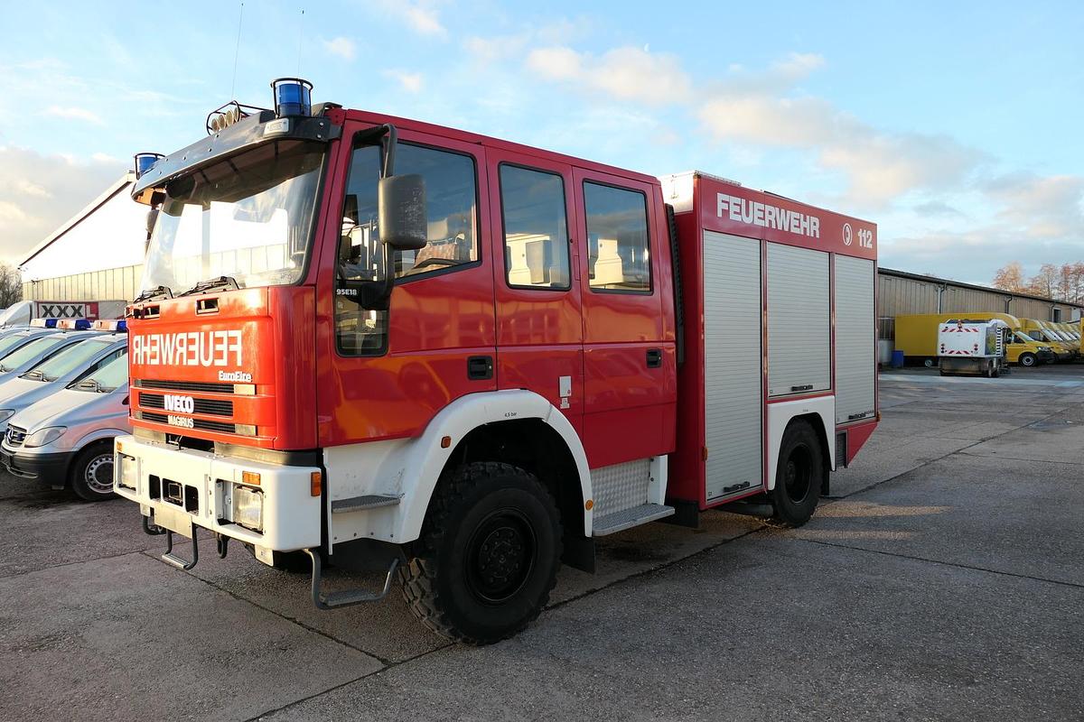Gebraucht Iveco FF 95 E LF 8 DoKa AHK 4X4 SFZ FEUERWEHR Einzelbereifung!!