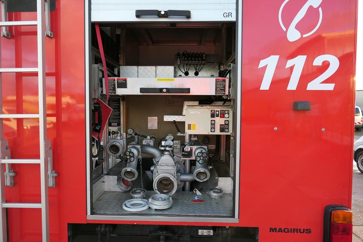 Gebraucht Iveco FF 95 E LF 8 DoKa AHK 4X4 SFZ FEUERWEHR Einzelbereifung!!