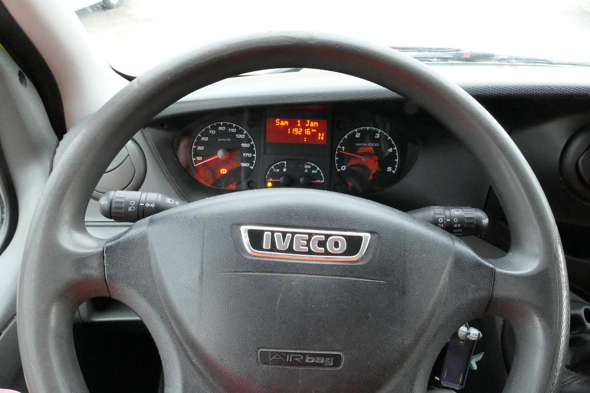 Gebraucht Iveco Daily 35 S11 C30C AUTOMATIK KAMERA MAXI KAMERA Regale LUFT - EURO 5 - CoC