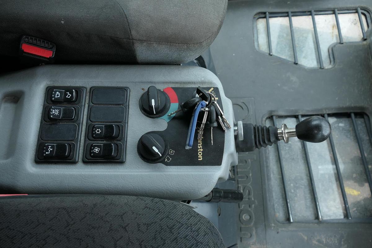 Gebraucht Johnston CN200 Sweeper