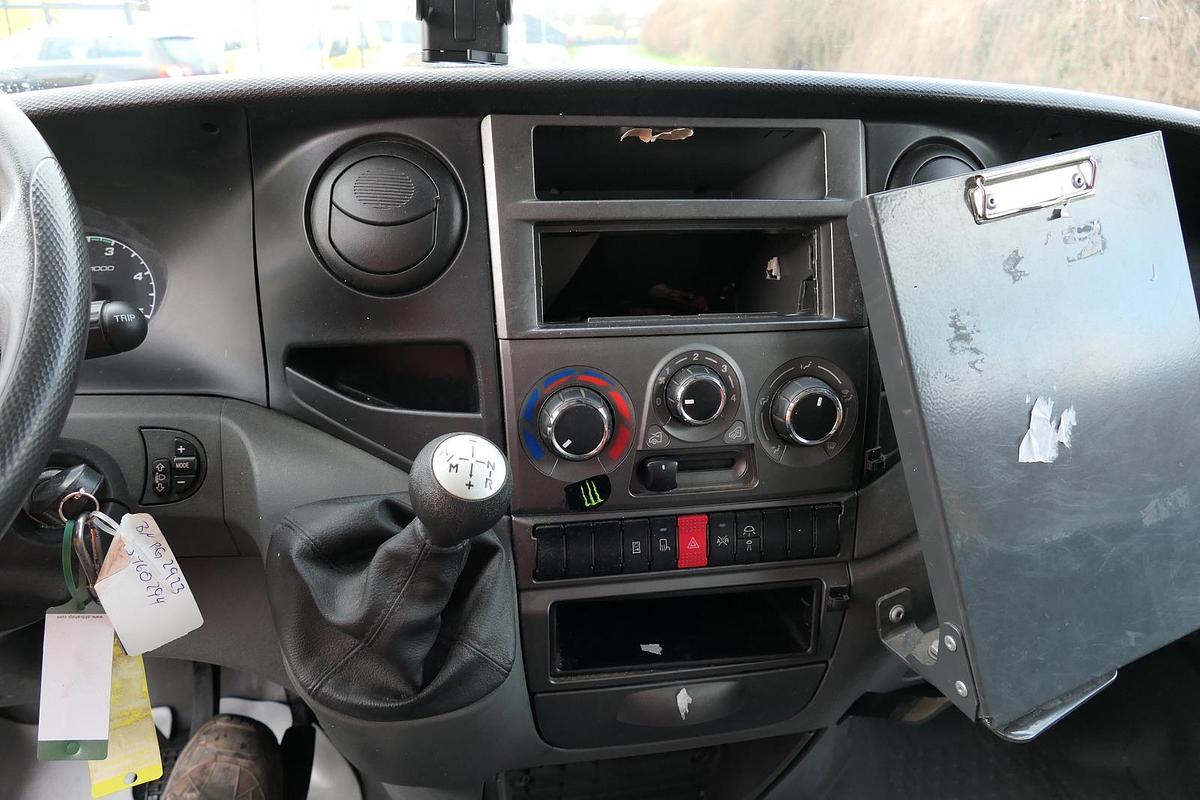 Gebraucht Iveco Daily 35 S11 C30C KURZ AUTOMATIK KAMERA Regale LUFT DURCHGANG EURO-5 CoC