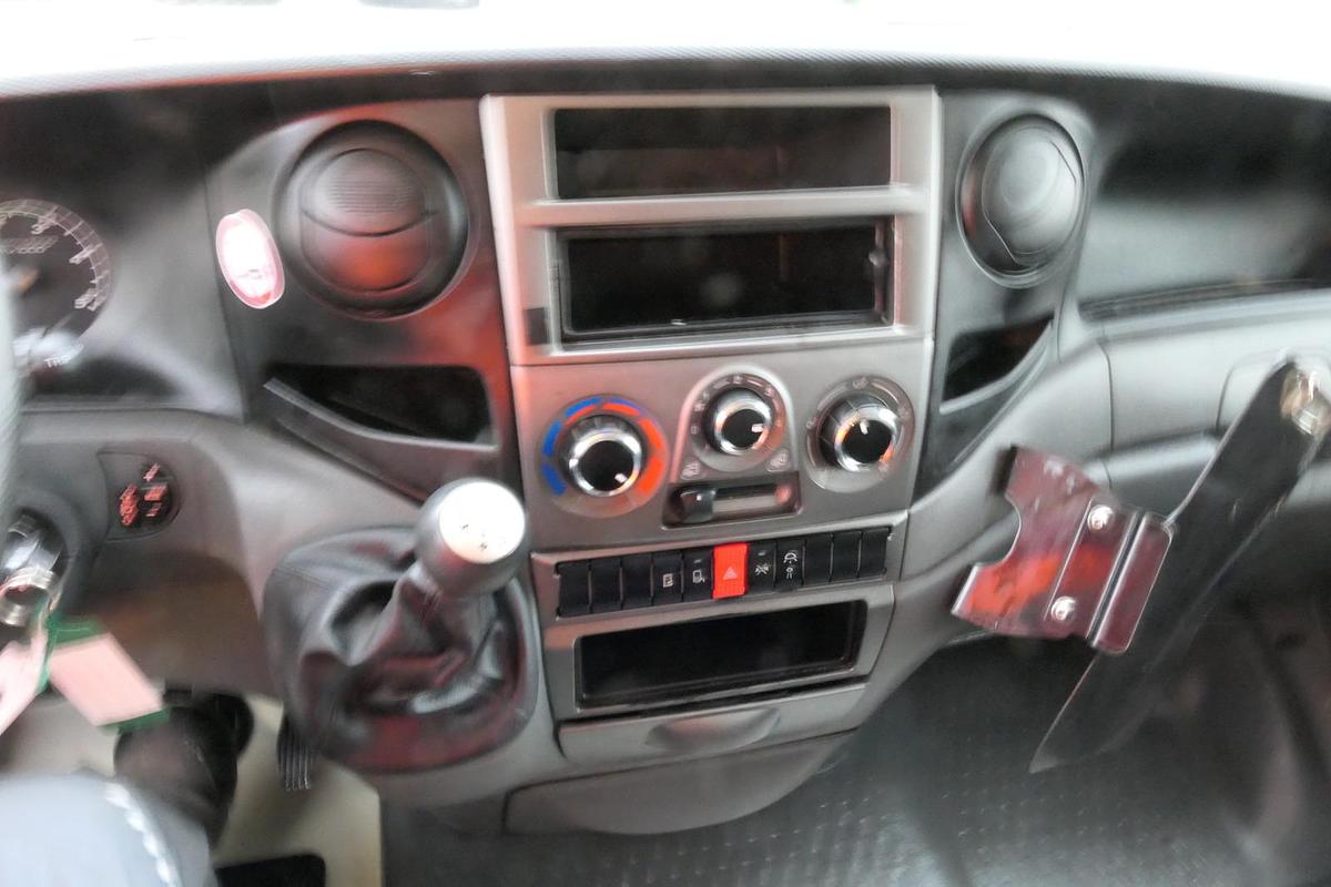 Gebraucht Iveco Daily 35 S11 C30C AUTOMATIK Regale LUFT - EURO 5 - CoC