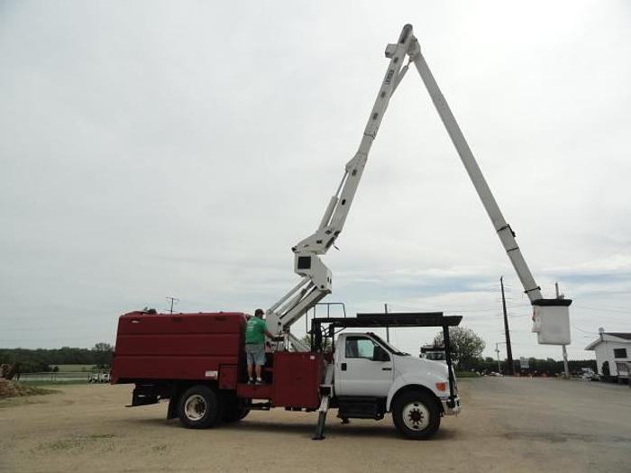 Used 2011 versalift V0270E