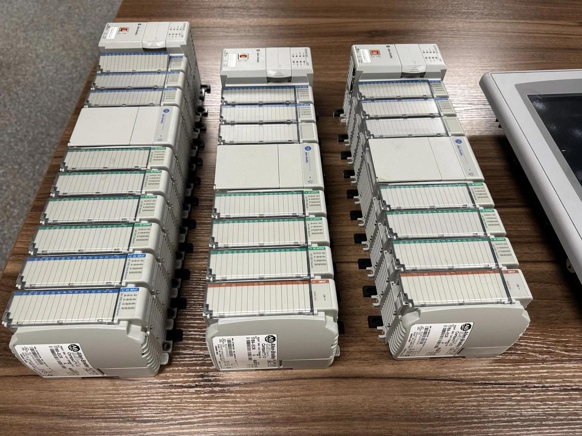 Used Allen Bradley L33ER L30ER 1769-IQ16 1769-OB16 1769-IF4 1769-ECR 2711P-RDT12C