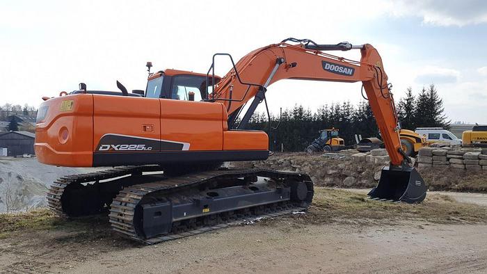Doosan DX225 LC Kettenbagger NEU