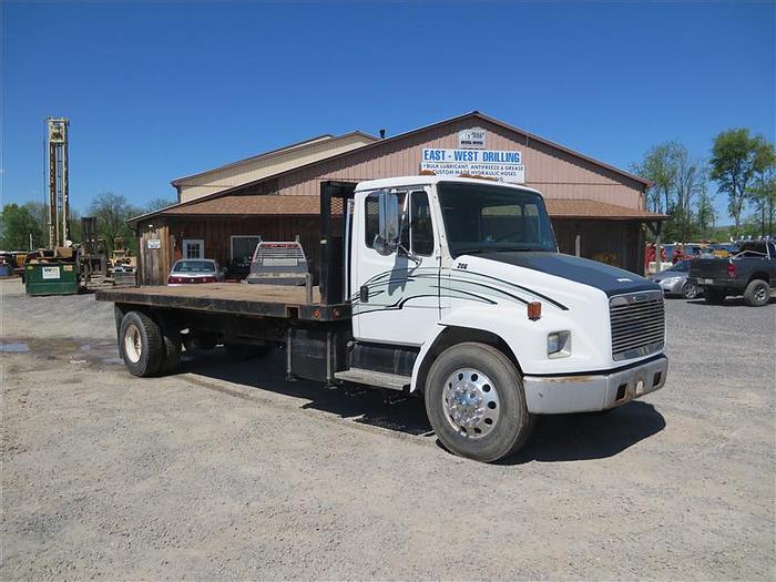 Used 2000 Freightliner FL70 Flatbed Truck