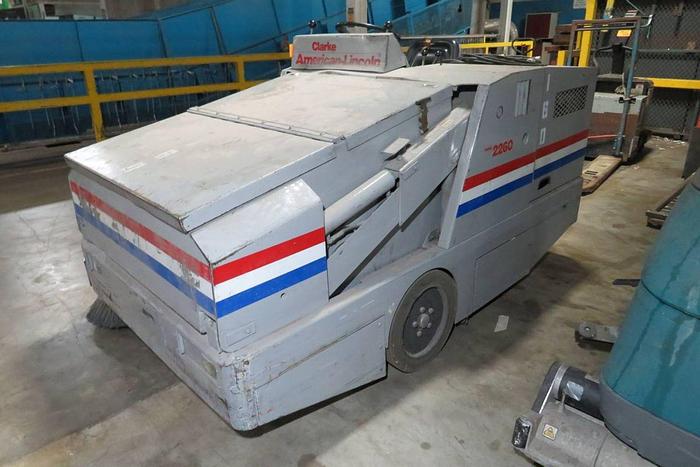 Used CLARKE MDL. 578-530  FLOOR SWEEPER PROPANE POWERED PF