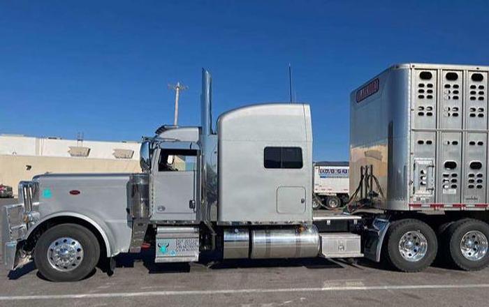 Used 2022 Peterbilt Tractor