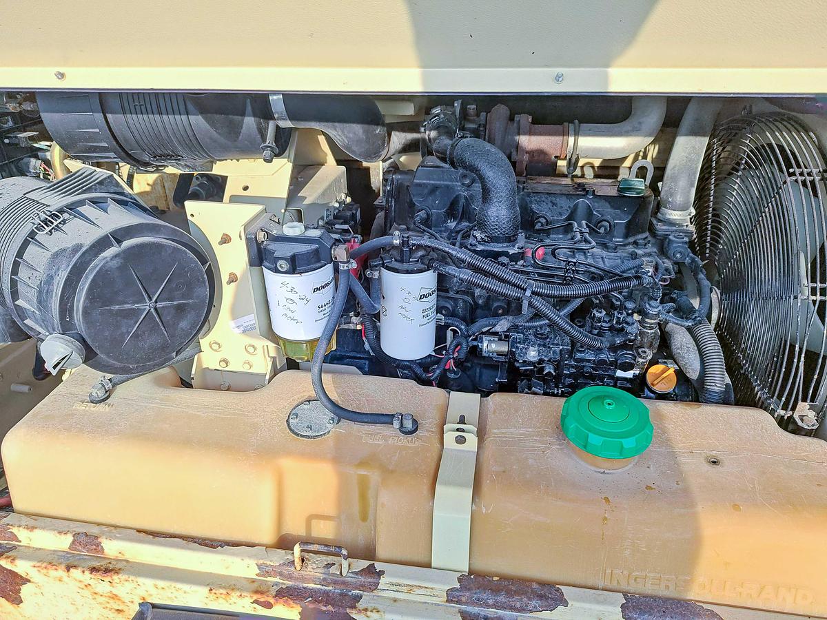 Used 2008 Doosan P260WIR Mobile Air Compressor