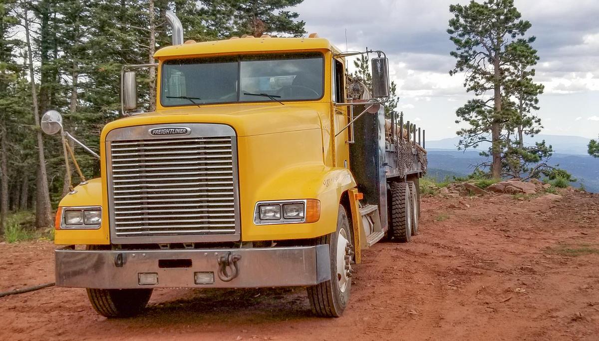 Used 1998 Freightliner Support Truck.