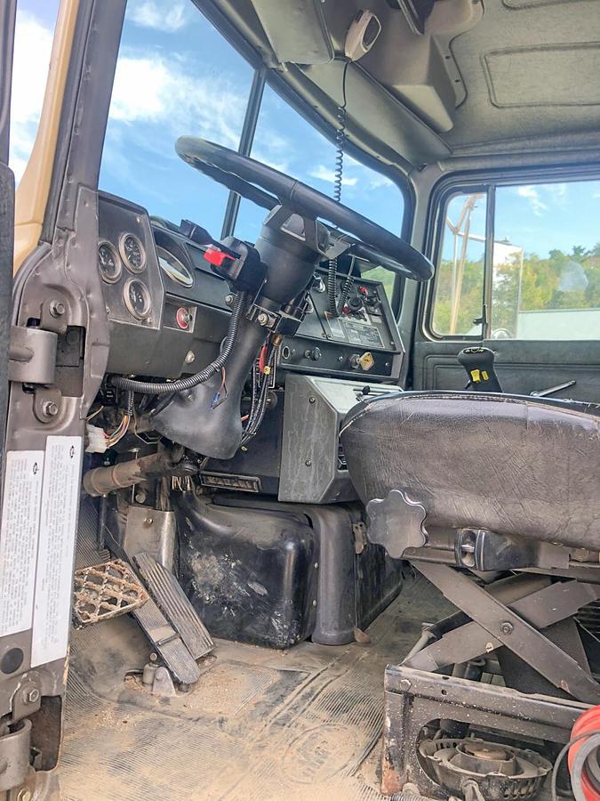Used 2005 Mack DM690S Water Truck