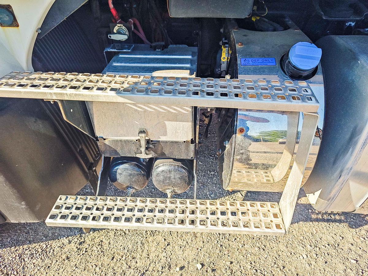 Used 2018 Volvo Water Truck