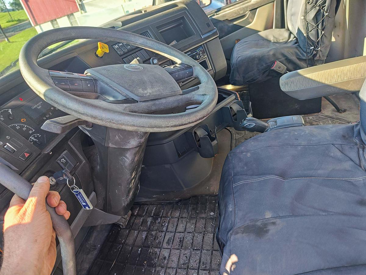 Used 2018 Volvo Water Truck