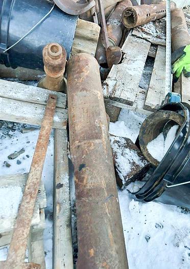 Used 2-1/2" x 3-1/2" cable tool rope socket, conventional "Prosser" style complete with fishing neck.