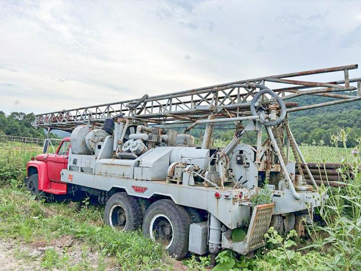 Used Davey M8A Table Drive Drill Rig