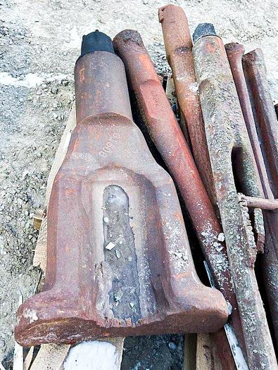 Used 18" cable tool drill chisel bit, 31" length, 4" x 5" API pin thread.