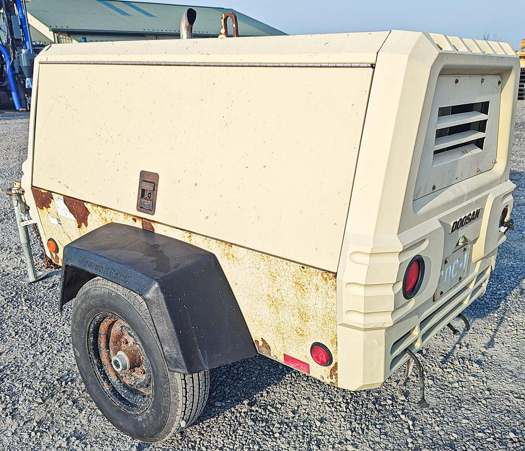 Used 2008 Doosan P260WIR Mobile Air Compressor