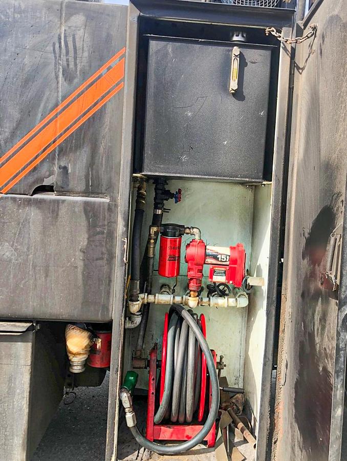 Used 2005 Mack DM690S Water Truck