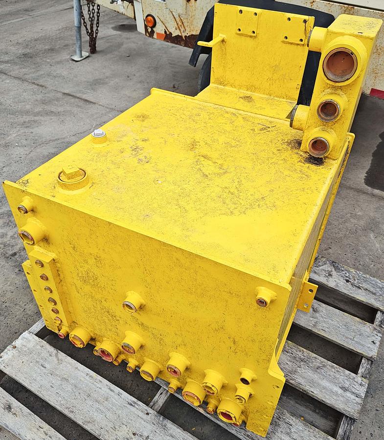 Used T4 Hydraulic Reservoir Tank