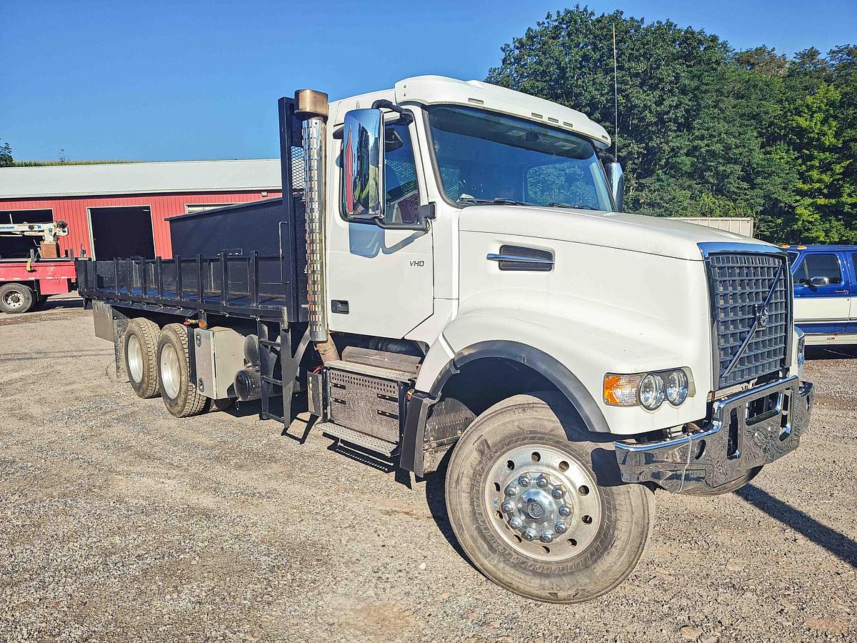 Used 2018 Volvo Water Truck