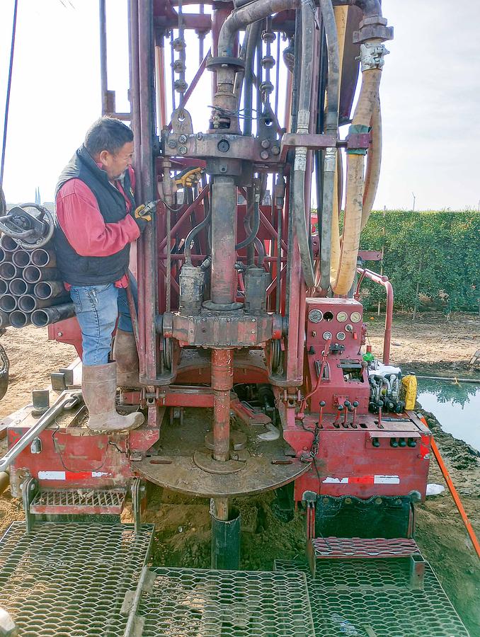 Used 1985  Custom Built Drill Rig