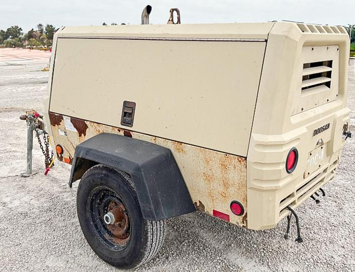 Used 2008 Doosan P260WIR Mobile Air Compressor