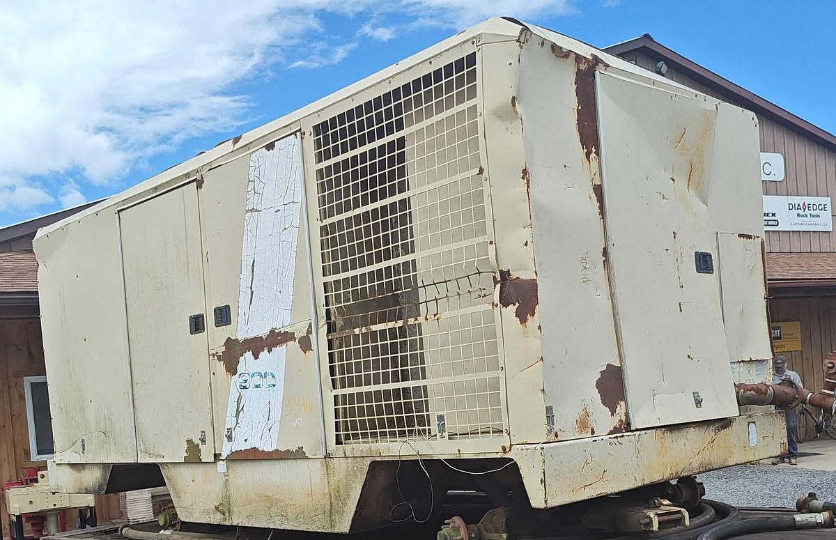 Used 1994 Ingersoll-Rand XHP900 CFM/350 PSI Air Compressor