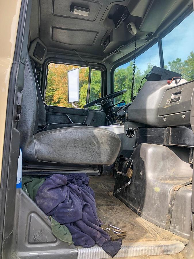 Used 2005 Mack DM690S Water Truck