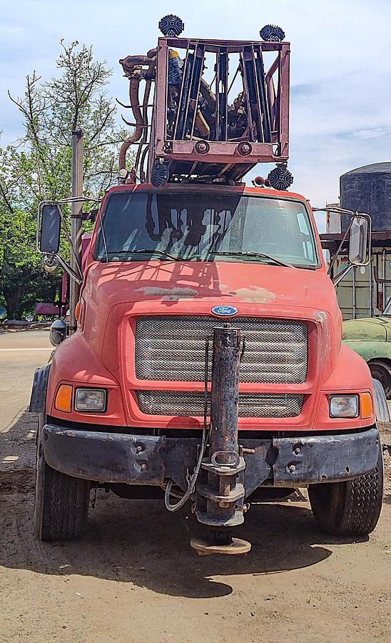 Used 1985  Custom Built Drill Rig