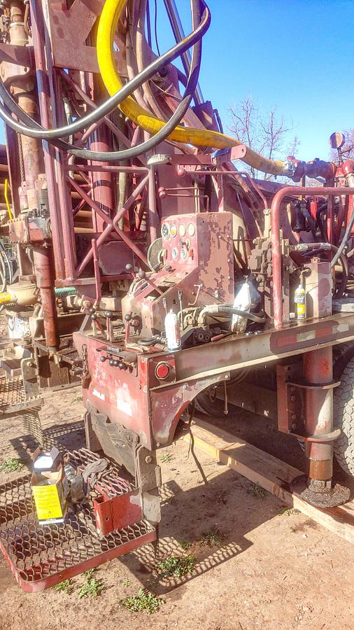Used 1985  Custom Built Drill Rig