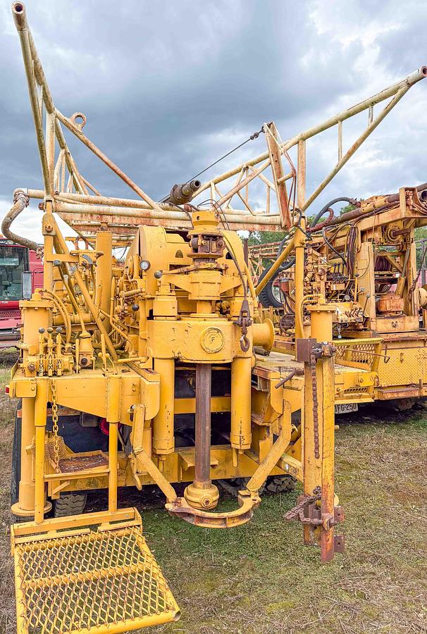 Used Failing Holemaster Drill Rig
