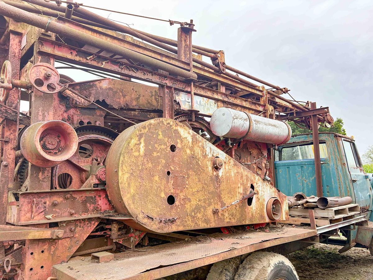 Used Bucyrus Erie 24-L Cable Tool Rig