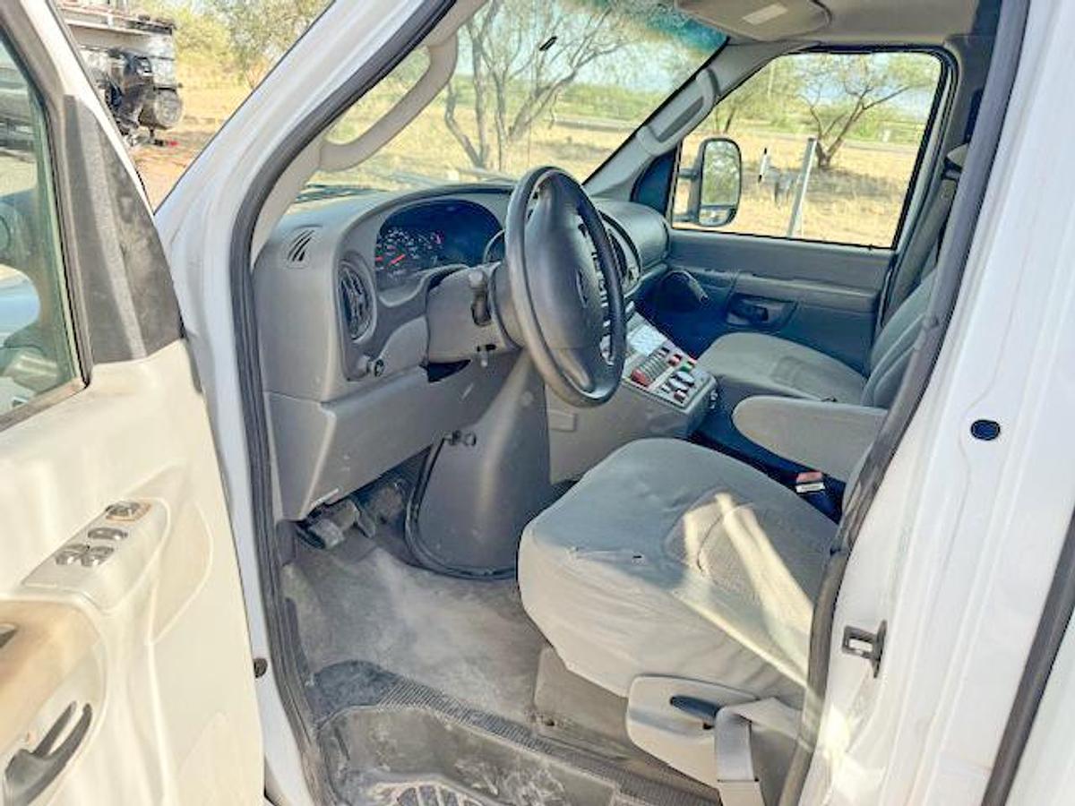 Used 2006  Ford  E350 Van