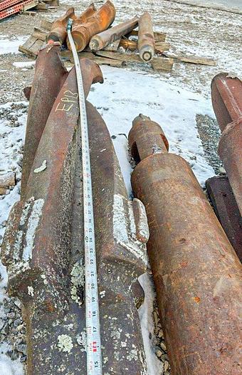 Used 16-3/4" Twisted Drill Bit For Cable Tool Rigs, 70" Length, 4" X 5" API Pin Thread With Lifting Bail